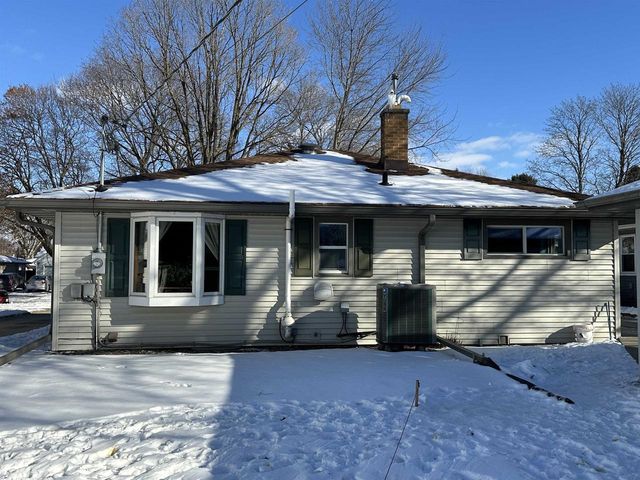 718 Grove Street, Beaver Dam, WI 53916