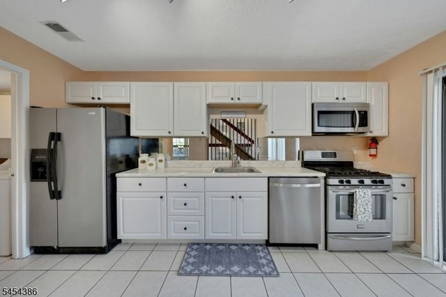 148 Linda Ln 148, Edison Twp., NJ 08820