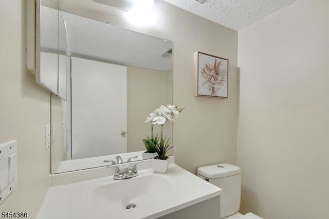 148 Linda Ln 148, Edison Twp., NJ 08820