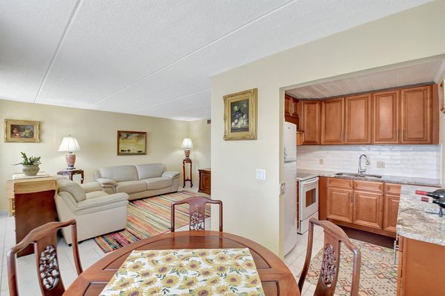 400 Village Green Circle W 212, Palm Springs, FL 33461