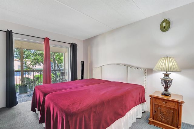 400 Village Green Circle W 212, Palm Springs, FL 33461