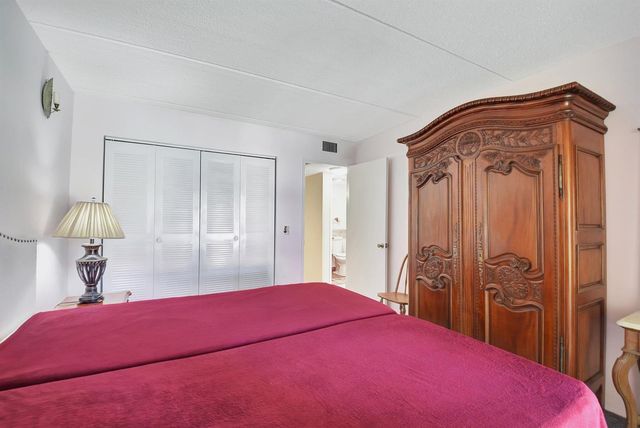 400 Village Green Circle W 212, Palm Springs, FL 33461