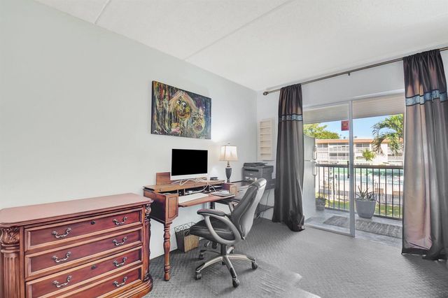 400 Village Green Circle W 212, Palm Springs, FL 33461