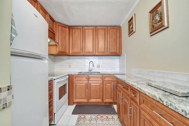 400 Village Green Circle W 212, Palm Springs, FL 33461