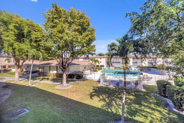 400 Village Green Circle W 212, Palm Springs, FL 33461