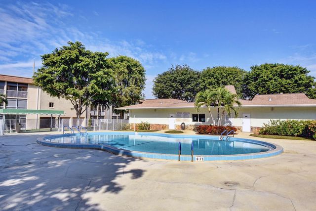 400 Village Green Circle W 212, Palm Springs, FL 33461