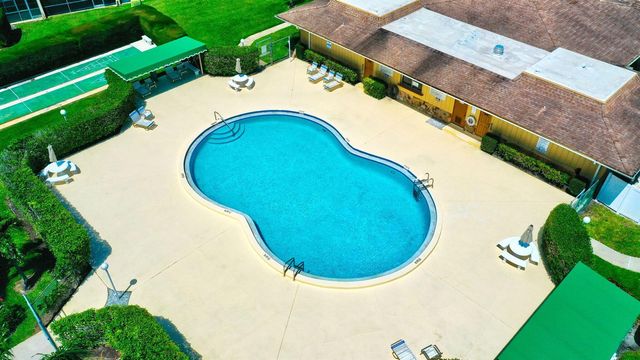 400 Village Green Circle W 212, Palm Springs, FL 33461