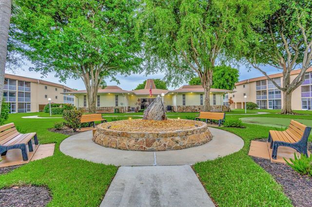 400 Village Green Circle W 212, Palm Springs, FL 33461