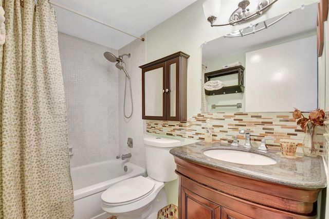 400 Village Green Circle W 212, Palm Springs, FL 33461
