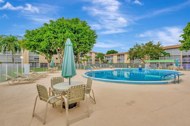 400 Village Green Circle W 212, Palm Springs, FL 33461