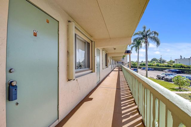 400 Village Green Circle W 212, Palm Springs, FL 33461