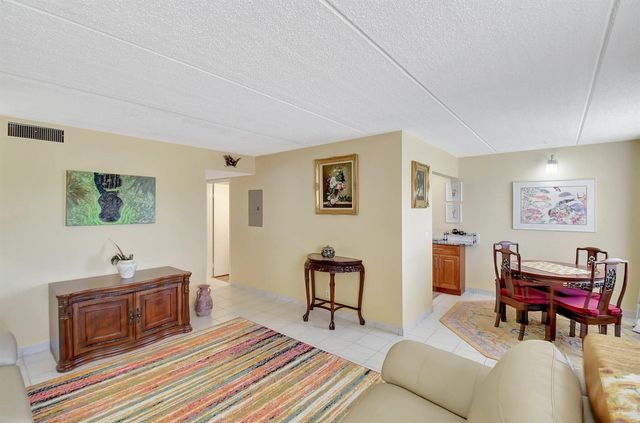 400 Village Green Circle W 212, Palm Springs, FL 33461