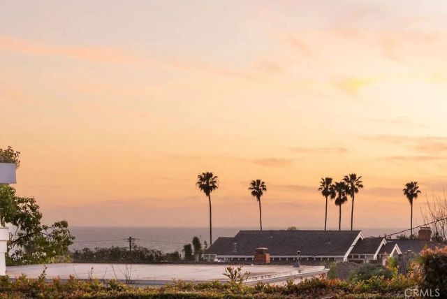 541 Oak Street, Laguna Beach, CA 92651