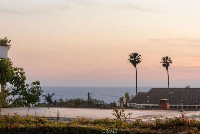 541 Oak Street, Laguna Beach, CA 92651