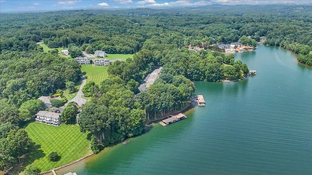 60 Windlass Pointe DR, Moneta, VA 24121