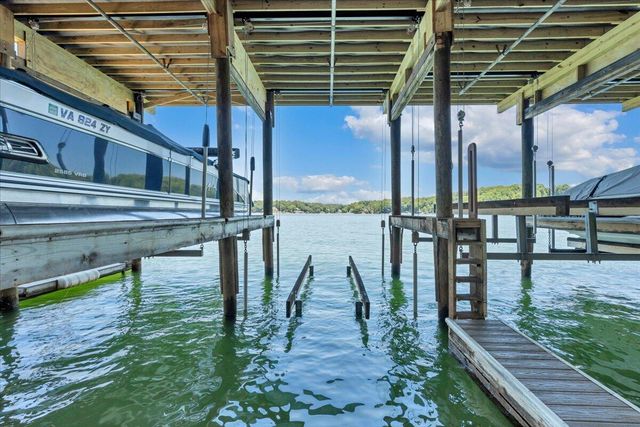 60 Windlass Pointe DR, Moneta, VA 24121