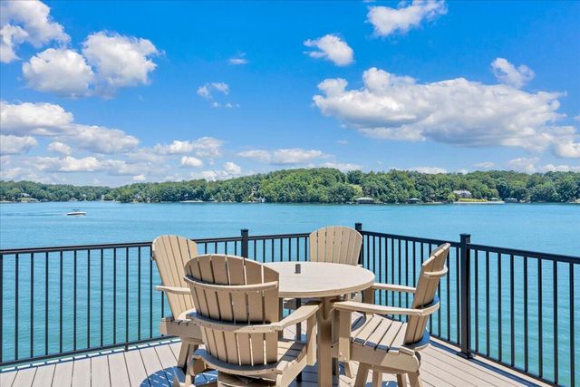 60 Windlass Pointe DR, Moneta, VA 24121