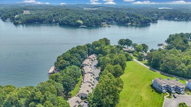60 Windlass Pointe DR, Moneta, VA 24121
