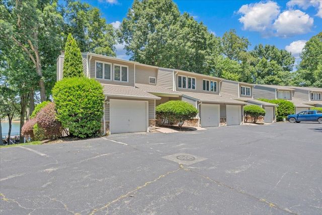60 Windlass Pointe DR, Moneta, VA 24121