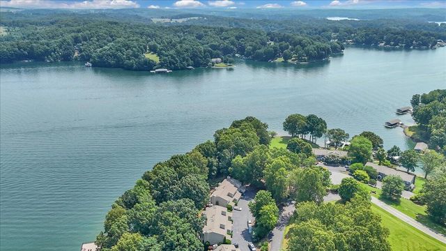 60 Windlass Pointe DR, Moneta, VA 24121
