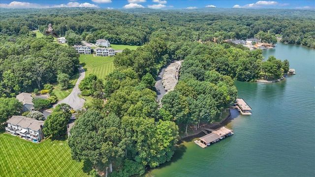 60 Windlass Pointe DR, Moneta, VA 24121