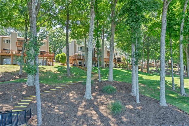 60 Windlass Pointe DR, Moneta, VA 24121