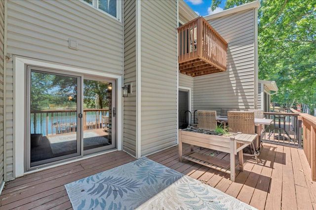60 Windlass Pointe DR, Moneta, VA 24121