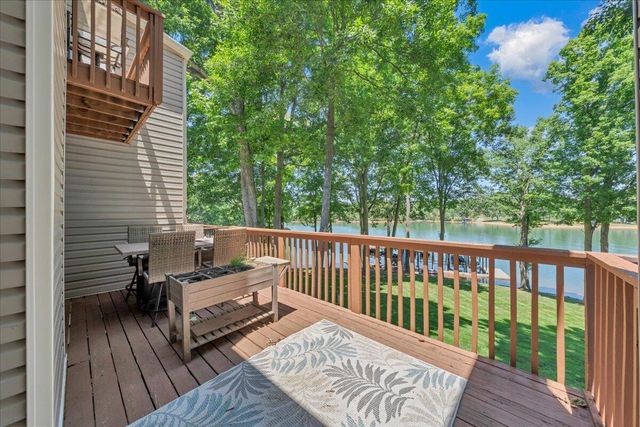 60 Windlass Pointe DR, Moneta, VA 24121