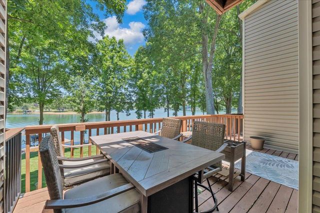 60 Windlass Pointe DR, Moneta, VA 24121