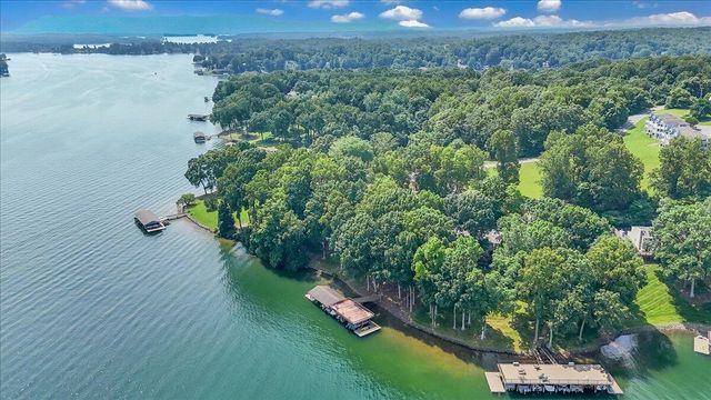 60 Windlass Pointe DR, Moneta, VA 24121