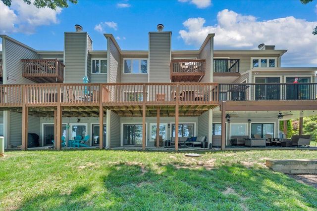 60 Windlass Pointe DR, Moneta, VA 24121