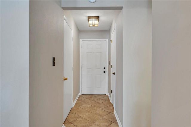 60 Windlass Pointe DR, Moneta, VA 24121