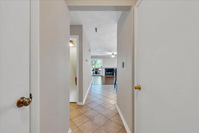 60 Windlass Pointe DR, Moneta, VA 24121