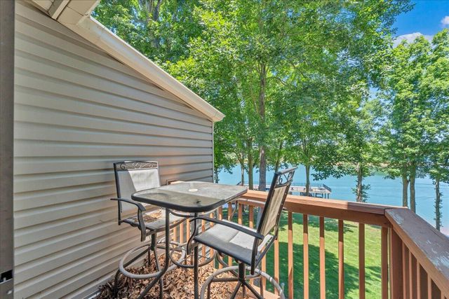 60 Windlass Pointe DR, Moneta, VA 24121
