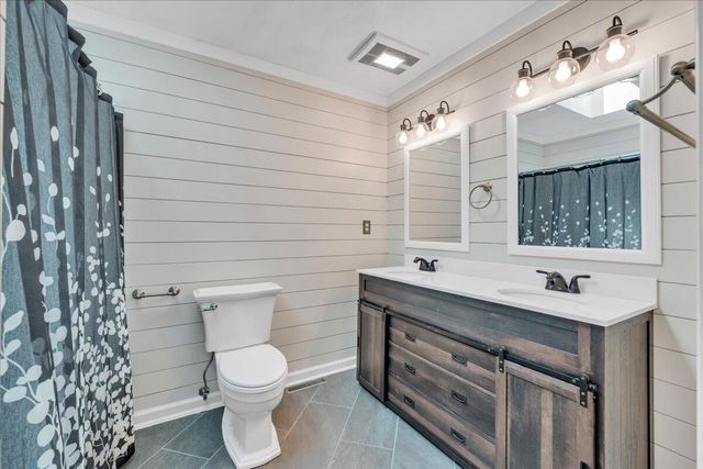 60 Windlass Pointe DR, Moneta, VA 24121