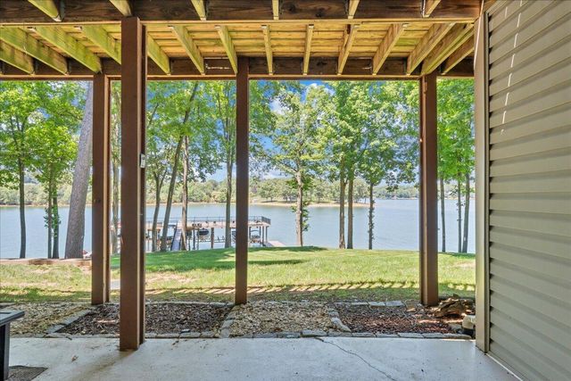 60 Windlass Pointe DR, Moneta, VA 24121