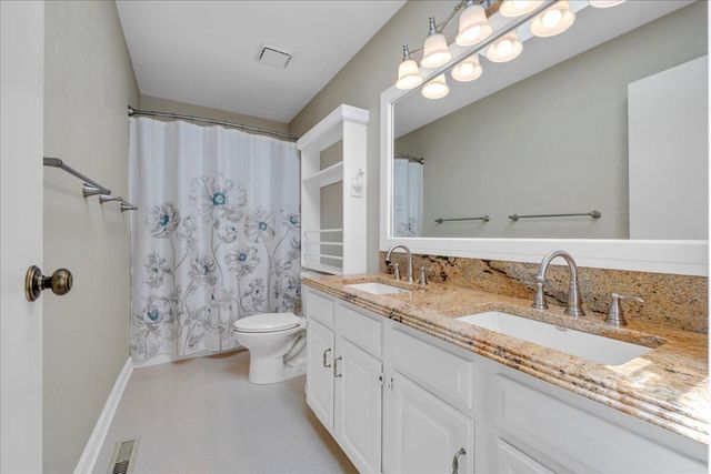 60 Windlass Pointe DR, Moneta, VA 24121