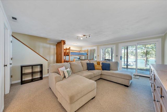 60 Windlass Pointe DR, Moneta, VA 24121