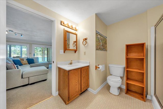 60 Windlass Pointe DR, Moneta, VA 24121