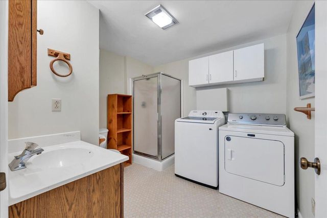 60 Windlass Pointe DR, Moneta, VA 24121