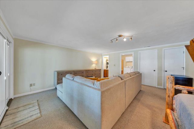 60 Windlass Pointe DR, Moneta, VA 24121