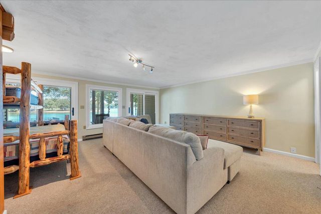 60 Windlass Pointe DR, Moneta, VA 24121