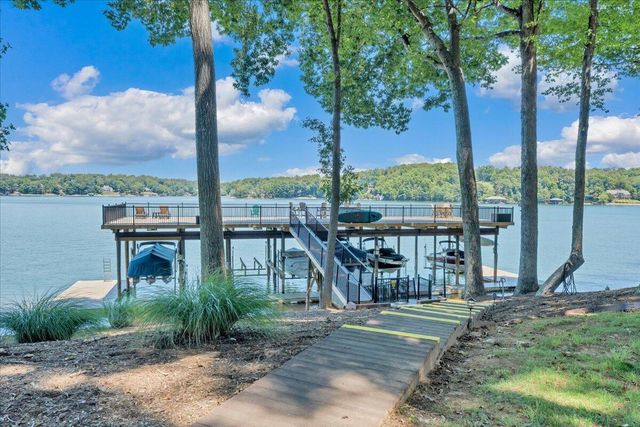60 Windlass Pointe DR, Moneta, VA 24121