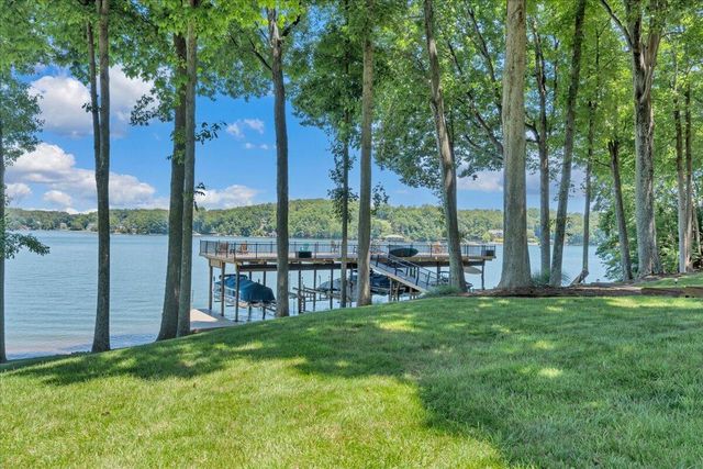 60 Windlass Pointe DR, Moneta, VA 24121