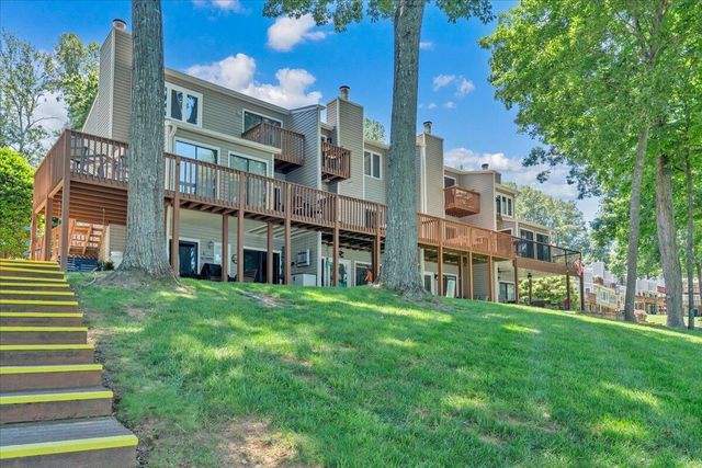 60 Windlass Pointe DR, Moneta, VA 24121