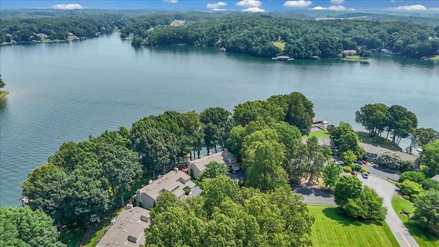 60 Windlass Pointe DR, Moneta, VA 24121
