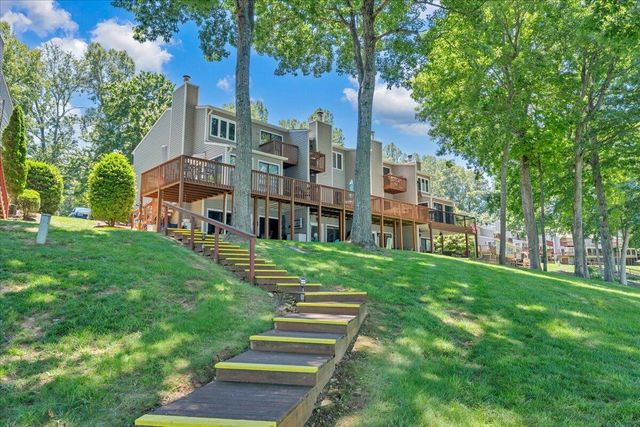 60 Windlass Pointe DR, Moneta, VA 24121