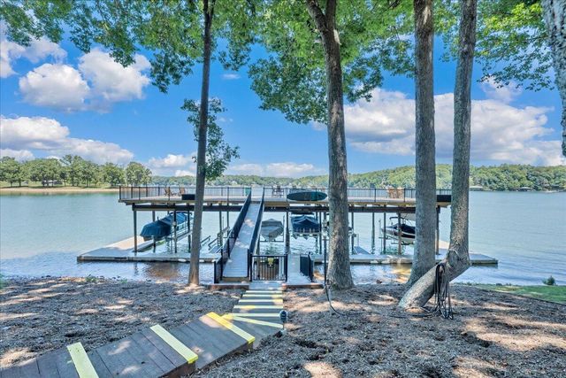 60 Windlass Pointe DR, Moneta, VA 24121
