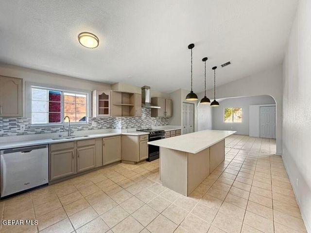 1338 John Phelan Drive, El Paso, TX 79936