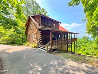 2438 Walnut Ridge Way, Sevierville, TN 37862